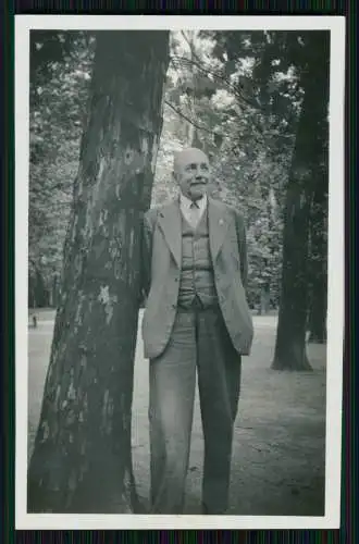 8x Foto - älterer feiner Mann mit Fahrrad - Radfahrer 1934 Rückseite Text Handsc