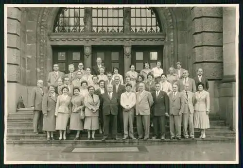 Foto 16x11cm - 1957 in Leverkusen - Besichtigung der Bayer-Werke