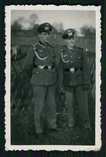 13x Foto Soldaten Wehrmacht - kleines Wachhäuschen und andere