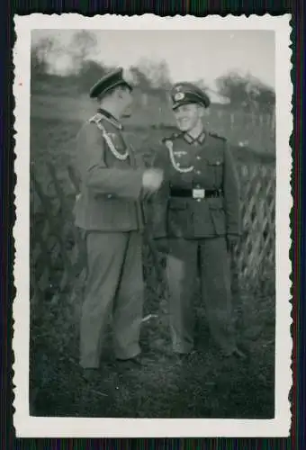 13x Foto Soldaten Wehrmacht - kleines Wachhäuschen und andere