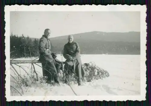 13x Foto Soldaten Wehrmacht - kleines Wachhäuschen und andere