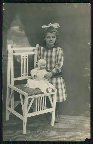 10x Echt Foto u. AK - kleine Mädchen Kinder mit Puppen und Spielzeug - 1930-40