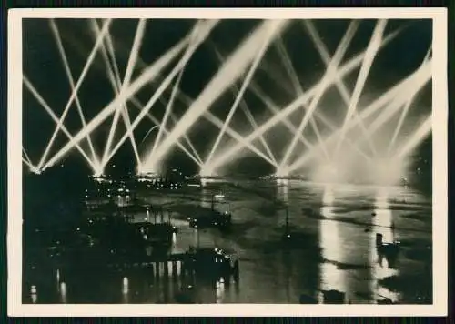 Foto AK 15x10,5cm - Scheinwerfer Spiel der deutschen Flotte Kriegsschiffe Marine