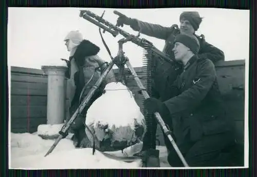 2x Foto Wehrmacht Soldaten - MG Dreibein auf Fahrzeug Ostfront - 1941-42