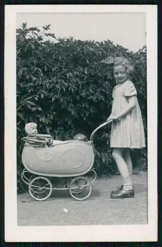 10x Echt Foto u. AK - Mädchen Kinder mit Puppen Puppenwagen Spielzeug - 1930-45