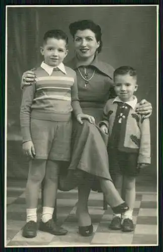 11x Echt Foto u. AK - Mädchen Jungs Mutter mit Kinder - 1930-45