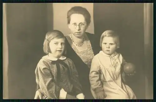 11x Echt Foto u. AK - Mädchen Jungs Mutter mit Kinder .... - 1920-45