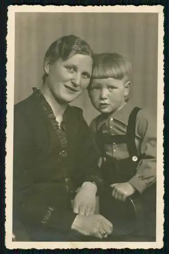 11x Echt Foto u. AK - Mädchen Jungs Mutter mit Kinder .... - 1920-45