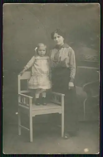 11x Echt Foto u. AK - Mädchen Jungs Mutter mit Kinder .... - 1920-45