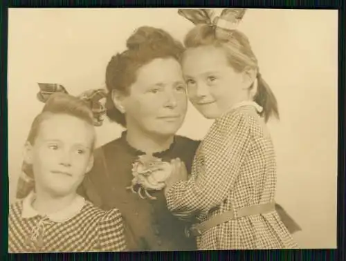 12x Echt Foto u. AK - Mädchen Jungs Mutter mit Kinder .... - 1920-50
