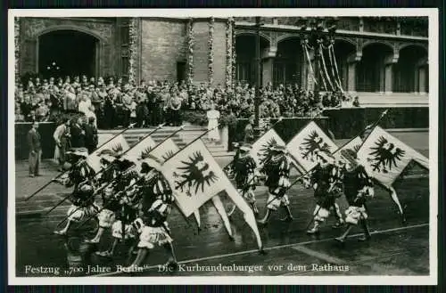 Foto AK Festzug 700 Jahre Berlin - Die Kurbrandenburger vor dem Rathaus