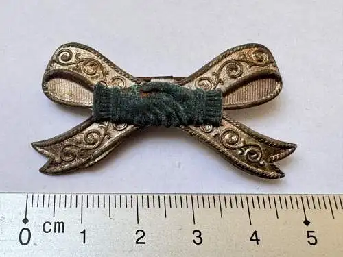 Militärisches Abzeichen um 1900 - Handschlag Messing Patina angelaufen - 5 cm