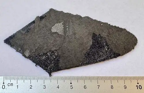 Kragenabzeichen silber handgestickt - brennende Granate - 10x5 cm