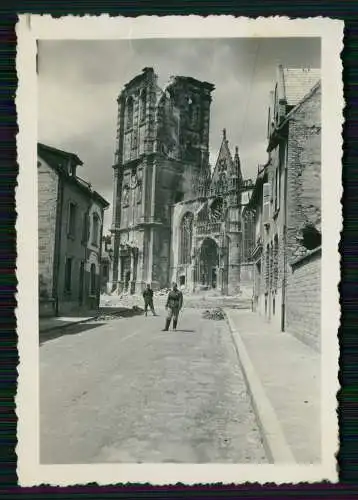 Foto - Soldaten Wehrmacht - Kriegszerstörung Rethel Ardennes  Kirche St. Nicolas