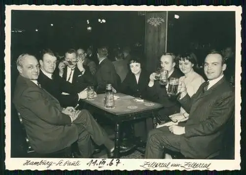 Echt Foto AK -  Hamburg St. Pauli - Kneipe Gäste Bier Zillertal bleibt Zillertal