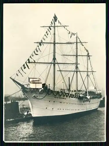 seltene Foto AK Hamburg Schwimmende Jugendherberge Hein Godenwind Segelschiff