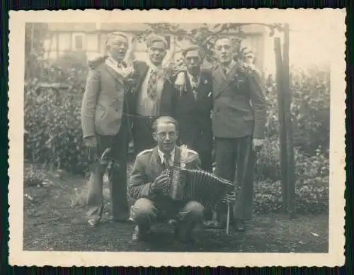 11x Foto - Soldaten Wehrmacht - Musterung o.ä. mit viel Musik - Hohner Akkordeon