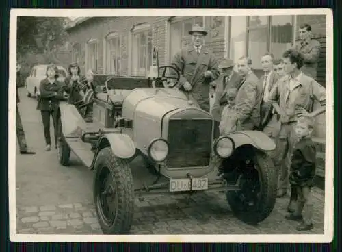 Foto - Oldtimer Pkw-Modell - Ford T - umgebaut als Feuerwehr-Auto - Duisburg DU