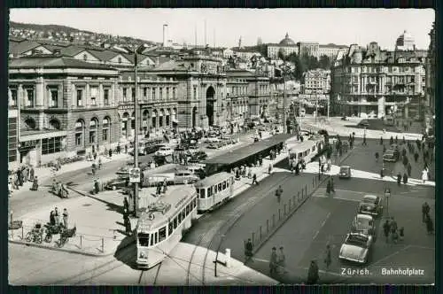 Foto AK - Zürich - Bahnhofplatz mit Straßenbahn - viel Verkehr Autos Karte gel.