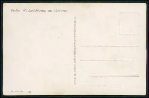 AK – Berlin – Wachablösung am Ehrenmal