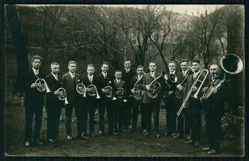 Echt Foto AK Blasorchester Musikanten Musikverein Musikkapelle Herrengruppe 1930