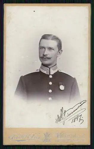 CDV Foto Soldat Orden 1897- Fotografie Achill de Veer, Berlin Friedrichstrasse 2