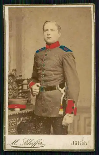 CDV Farbe Soldat Seitengewehr - M. Schiffer JÜLICH Grosse Beer Strasse 29a