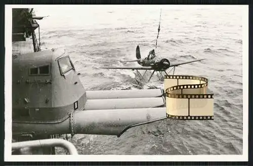 Foto AK - Schwerer Kreuzer Prinz Eugen - Kriegsmarine Bordflugzeug Arado Ar 196