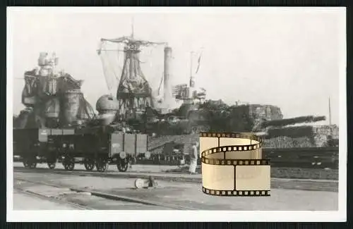 Foto AK - Schwerer Kreuzer Prinz Eugen -  in Brest Finistère unter Tarnnetz Dock