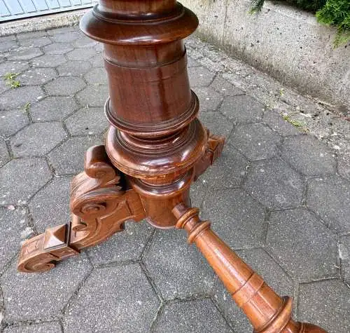 Orig. Tisch Gründerzeit ca. 1880 und 2x dazugehöriger Muschel-Stuhl gleiche Zeit