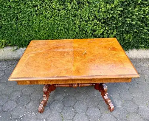 Orig. Tisch Gründerzeit ca. 1880 und 2x dazugehöriger Muschel-Stuhl gleiche Zeit