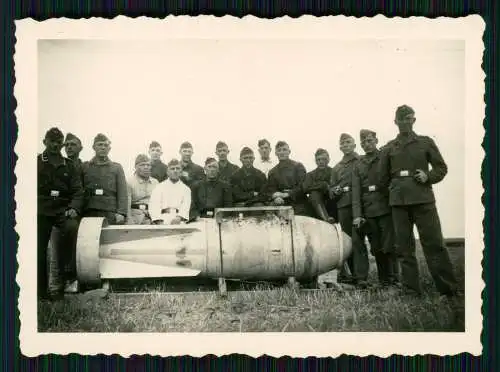 9x Foto - Soldaten Wehrmacht Luftwaffe - Flugzeug Aircraft Bomben und andere
