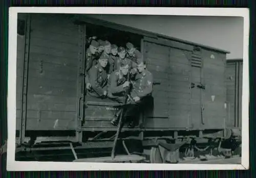 9x Foto - Soldaten Wehrmacht am Bahnhof - mit dem Zug der Bahn - an die Front