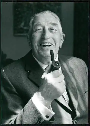 2x Foto 21x15 cm - Felix Graf von Luckner - Portrait mit Pfeife - 80. Geburtstag