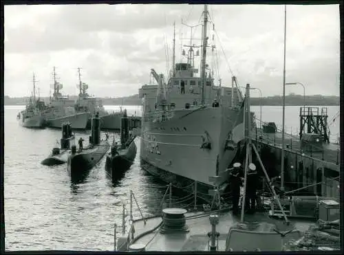 Presse-Foto 23x17cm -Bundesmarine Kriegsschiff A 542 - mit U-Boote Wilhelmshaven