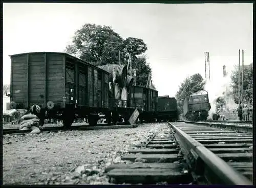 Großes Presse Foto 22x16cm -Zug Bahn Unglück in Frankreich am Bahnhof Lokomotive