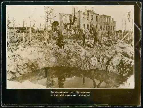 Großes Foto 24x18cm - Leningrad Sankt Petersburg - Bombenkrater und Hausruinen