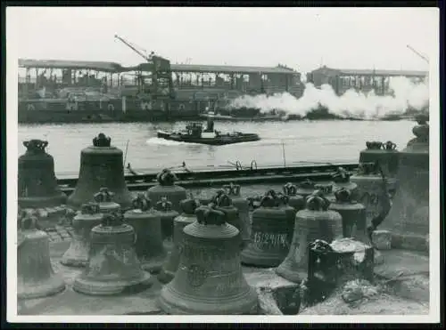 Großes Foto 18x13cm -  Kirchen-Glocken-Friedhof im Hamburger Hafen - 1943-48