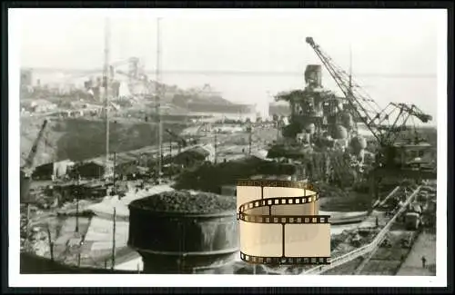 Foto AK - Schlachtschiff Scharnhorst - in Brest Finistère im Dock unter Tarnnetz