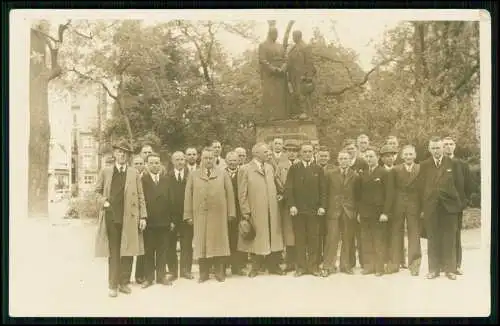 Foto AK Köln - Reisegruppe am Priester Adolph Kolping Denkmal Kolpingplatz 1936