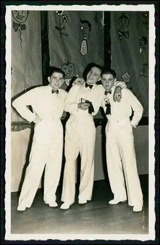 Echt Foto AK - Comedians 3 Person Bühne - Druckstempel Foto Hegewald Stralsund