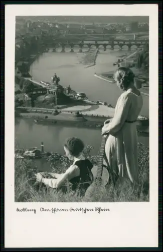 2x Foto AK - Koblenz am Rhein Damen mit Gitarre schauen auf Deutsches Eck 1939