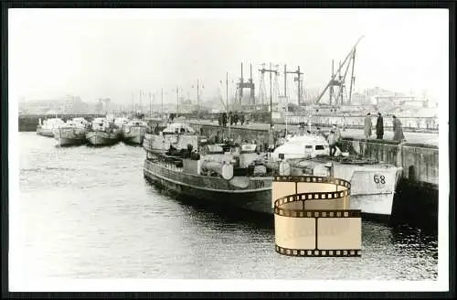 Foto AK - Schnellboot - S-Boot S 68 und 10 in der Schleuse - Kriegsmarine