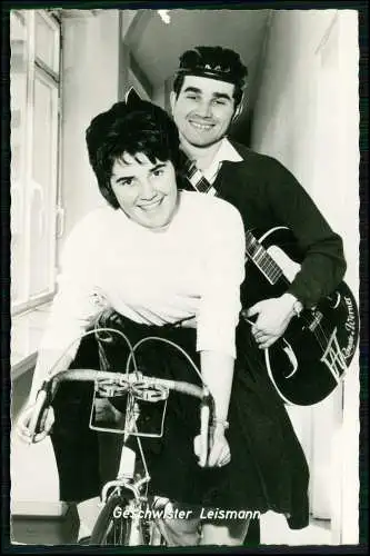 Foto AK Geschwister Leismann - Rennrad Gitarre - singen auf Ariola-Schallplatten