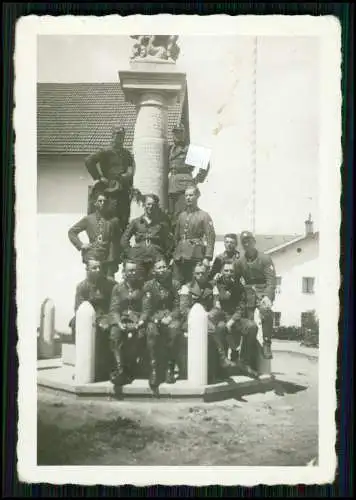 14x Foto - Soldaten Wehrmacht - Belgien Frankreich vor Denkmal 1. WK u.a. - 1940