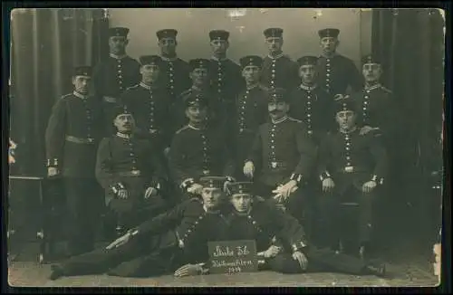 Foto AK 1. WK - Soldaten in Berlin - Regiment zu Fuß - 1915 Feldpost gelaufen