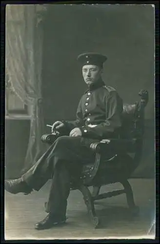 Foto AK - Soldat Sitzportrait - Carl Spitz Atelier Wesel Hohestr. 12 - 1915 gel.