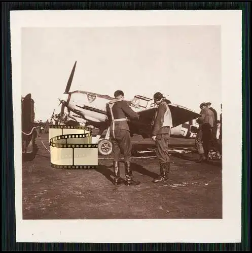 Foto 7x6 cm nach 1945 - Flugzeug Aircraft - Messerschmitt Bf-109 E-4 Kennung