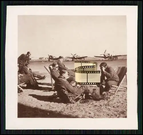 Foto 7x6 cm nach 1945 - Flugzeug Aircraft - Messerschmitt Bf 109 Piloten Frankra