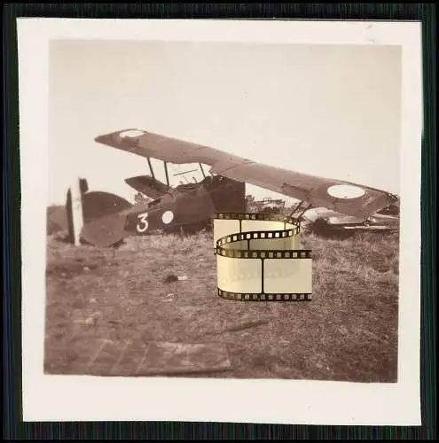 Foto 7x6 cm nach 1945 - Flugzeug Aircraft - Bruch notgelandet Frankreich